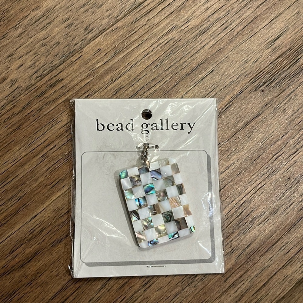 NWT BEAD GALLERY rectangular shell pendant